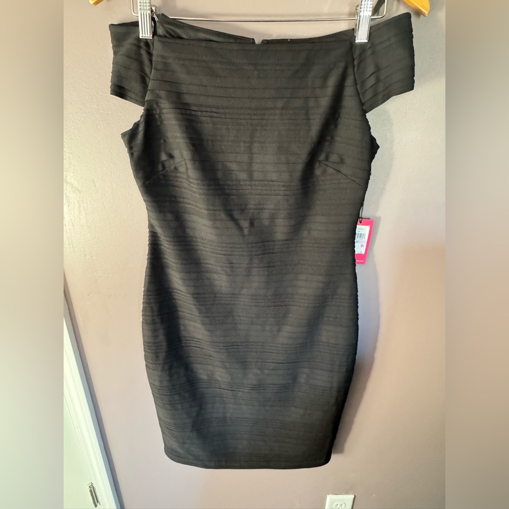 #NWT #VinceCamuto Black Pleated Midi Dress. Gorgeous. Size 6.